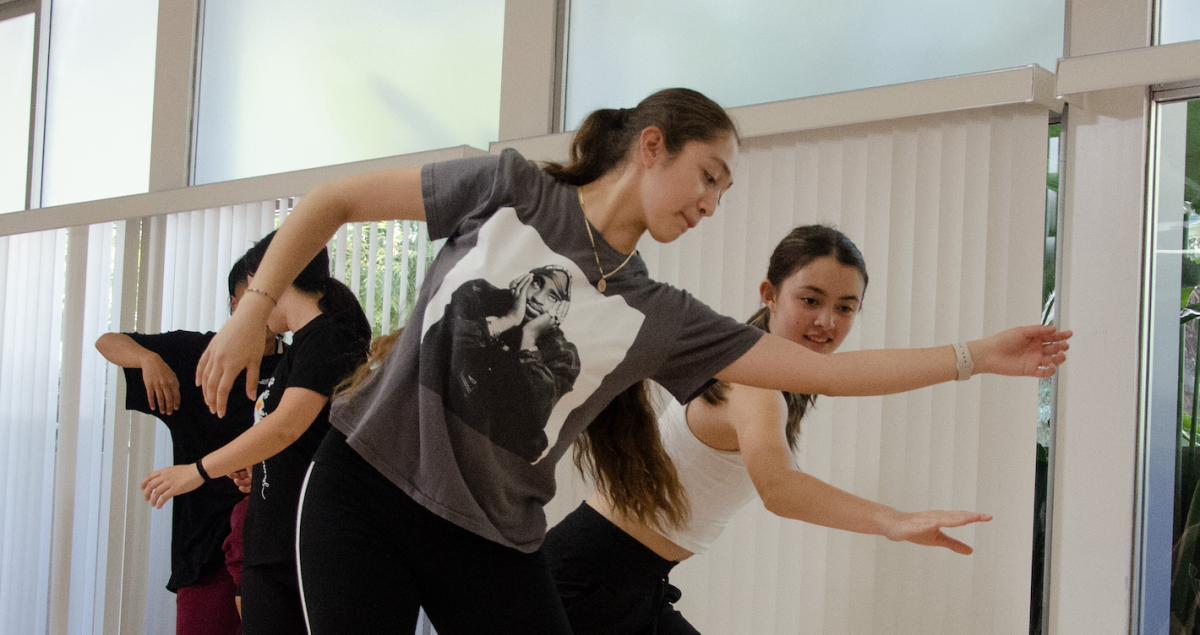 Alum-led dance workshop showcases experimental choreography style